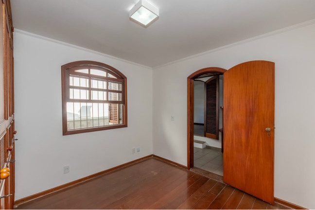 Imagem Casa com 4 Quartos à Venda, 110 m² em Jardim Marajoara - São Paulo Imagem Casa com 4 Quartos à Venda, 110 m² em Jardim Marajoara - São Paulo