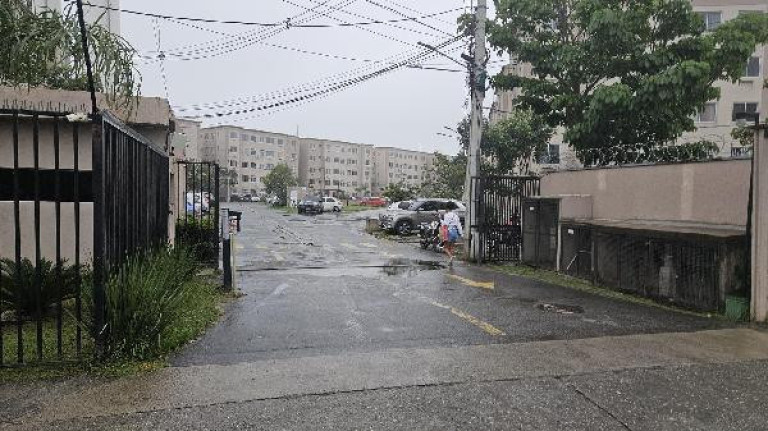 Imagem Imóvel com 2 Quartos à Venda, 41 m² em Santa Cruz - Rio De Janeiro Imagem Imóvel com 2 Quartos à Venda, 41 m² em Santa Cruz - Rio De Janeiro