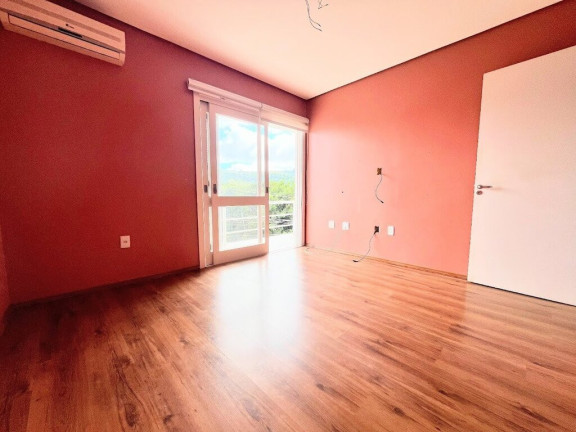 Imagem Casa com 3 Quartos à Venda, 300 m² em Vila Nova - Porto Alegre Imagem Casa com 3 Quartos à Venda, 300 m² em Vila Nova - Porto Alegre