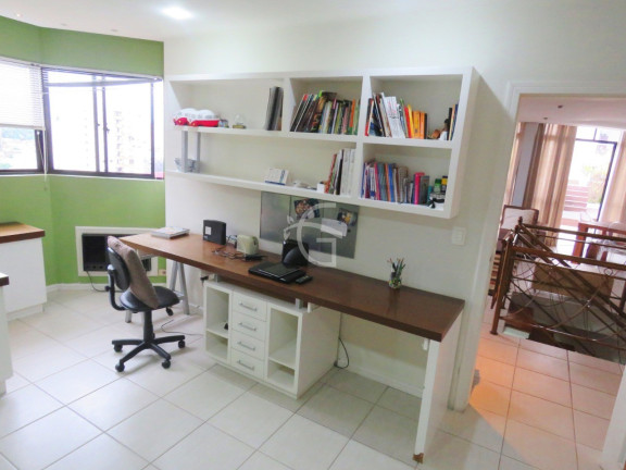 Imagem Imóvel com 3 Quartos à Venda, 389 m² em Centro - Joinville