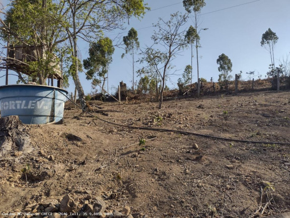 Imagem Chácara com 3 Quartos à Venda, 170 m² em Pocinhos Do Rio Verde - Caldas Imagem Chácara com 3 Quartos à Venda, 170 m² em Pocinhos Do Rio Verde - Caldas