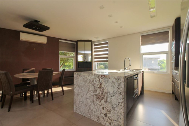 Imagem Casa com 4 Quartos à Venda,  em Vila Nova - Porto Alegre