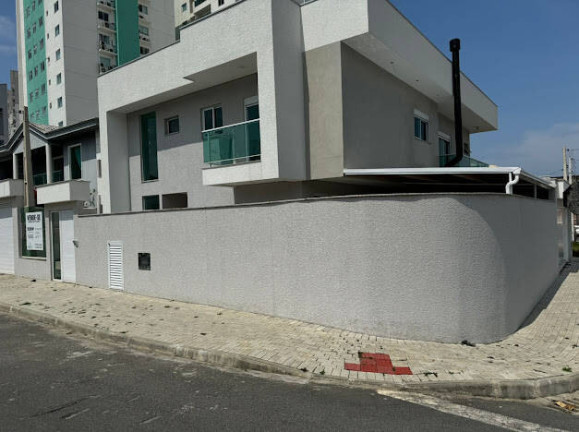 Imagem Casa com 3 Quartos à Venda, 242 m² em Centro - Barra Velha Imagem Casa com 3 Quartos à Venda, 242 m² em Centro - Barra Velha