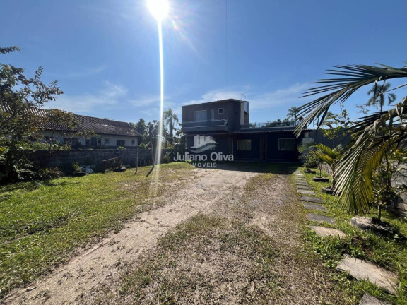 Casa com 3 Quartos à Venda, 144 m² em Barra Do Sai - Itapoá