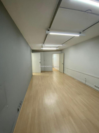 Sala Comercial à Venda, 64 m² em Cerqueira César - São Paulo