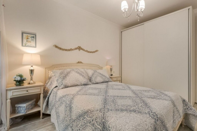 Imagem Imóvel com 2 Quartos à Venda, 75 m² em Petrópolis - Porto Alegre Imagem Imóvel com 2 Quartos à Venda, 75 m² em Petrópolis - Porto Alegre