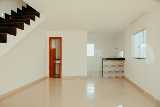 Imagem Casa com 2 Quartos à Venda, 80 m²