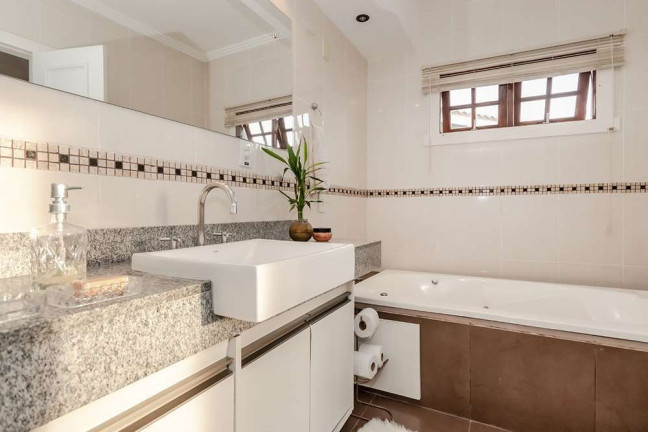 Imagem Casa com 3 Quartos à Venda, em Nonoai - Porto Alegre Imagem Casa com 3 Quartos à Venda, em Nonoai - Porto Alegre