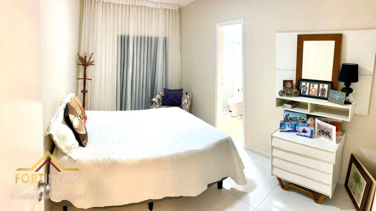 Imagem Imóvel com 4 Quartos à Venda, 219 m² em Aviação - Praia Grande Imagem Imóvel com 4 Quartos à Venda, 219 m² em Aviação - Praia Grande