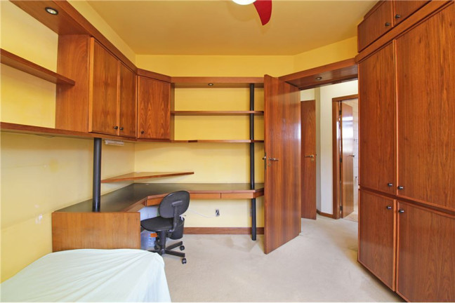 Imagem Casa com 5 Quartos à Venda, em Glória - Porto Alegre Imagem Casa com 5 Quartos à Venda, em Glória - Porto Alegre