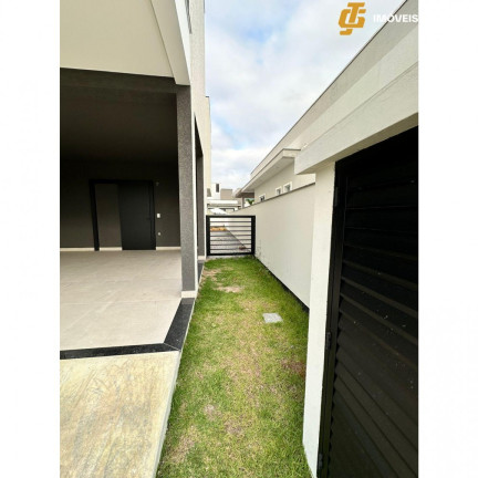 Imagem Casa com 3 Quartos à Venda, 280 m² em Caledônia - Camboriú Imagem Casa com 3 Quartos à Venda, 280 m² em Caledônia - Camboriú