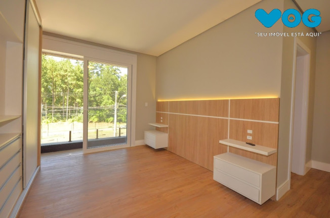 Imagem Casa com 4 Quartos à Venda, 290 m² em Vila Nova - Porto Alegre Imagem Casa com 4 Quartos à Venda, 290 m² em Vila Nova - Porto Alegre