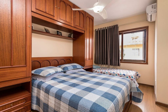 Imagem Casa com 5 Quartos à Venda, 381 m² em Jardim Lindóia - Porto Alegre Imagem Casa com 5 Quartos à Venda, 381 m² em Jardim Lindóia - Porto Alegre