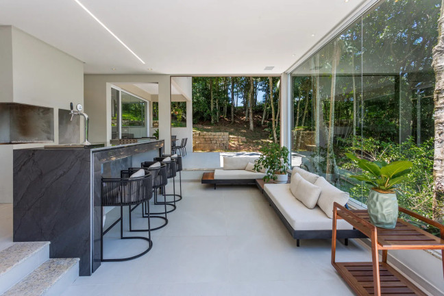 Imagem Casa com 4 Quartos à Venda, 524 m² em Estaleirinho - Balneário Camboriú Imagem Casa com 4 Quartos à Venda, 524 m² em Estaleirinho - Balneário Camboriú