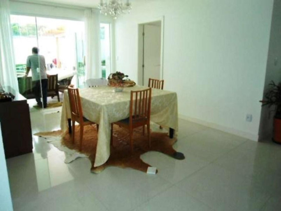 Imagem Casa com 5 Quartos à Venda, em Alphaville - Camaçari Imagem Casa com 5 Quartos à Venda, em Alphaville - Camaçari