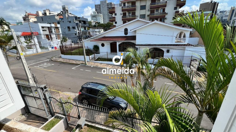 Imagem Casa com 4 Quartos à Venda, 364 m² em Nossa Senhora De Lourdes - Santa Maria Imagem Casa com 4 Quartos à Venda, 364 m² em Nossa Senhora De Lourdes - Santa Maria