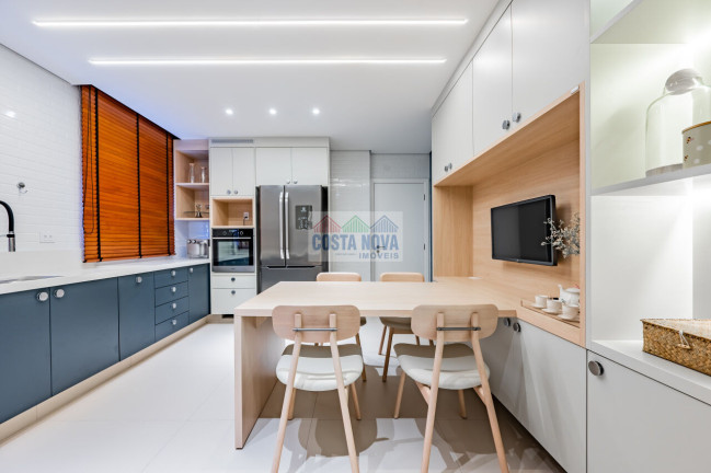 Imagem Apartamento com 4 Quartos à Venda, 234 m²