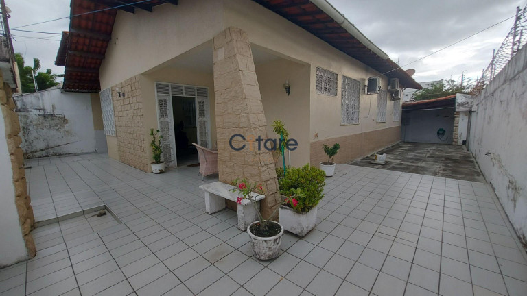 Imagem Casa com 4 Quartos à Venda, 280 m² em Parque Manibura - Fortaleza Imagem Casa com 4 Quartos à Venda, 280 m² em Parque Manibura - Fortaleza