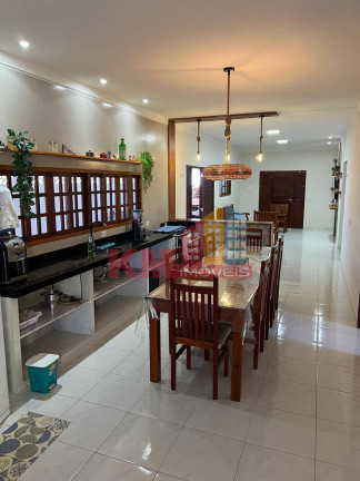 Imagem Casa com 3 Quartos à Venda, 210 m² em Centro - Martins Imagem Casa com 3 Quartos à Venda, 210 m² em Centro - Martins