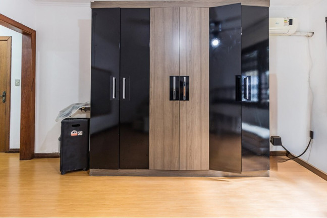 Imagem Casa com 3 Quartos à Venda, 190 m² em São Sebastião - Porto Alegre Imagem Casa com 3 Quartos à Venda, 190 m² em São Sebastião - Porto Alegre