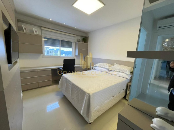 Imagem Apartamento com 3 Quartos à Venda, 132 m² em Centro - Balneário Camboriú Imagem Apartamento com 3 Quartos à Venda, 132 m² em Centro - Balneário Camboriú