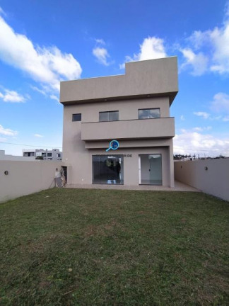 Sobrado com 4 Quartos à Venda, 300 m² em Uvaranas - Ponta Grossa