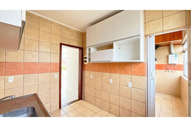 Imagem Imóvel com 3 Quartos à Venda, em Cristal - Porto Alegre Imagem Imóvel com 3 Quartos à Venda, em Cristal - Porto Alegre
