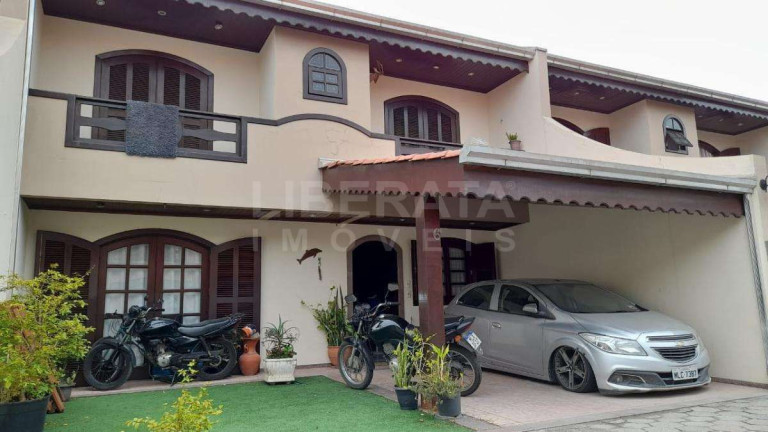 Imagem Sobrado com 3 Quartos à Venda, 154 m² em Centro - Navegantes Imagem Sobrado com 3 Quartos à Venda, 154 m² em Centro - Navegantes