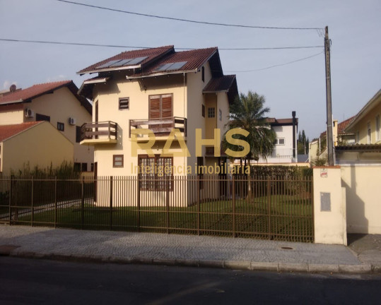 Casa com 4 Quartos à Venda, 261 m² em América - Joinville