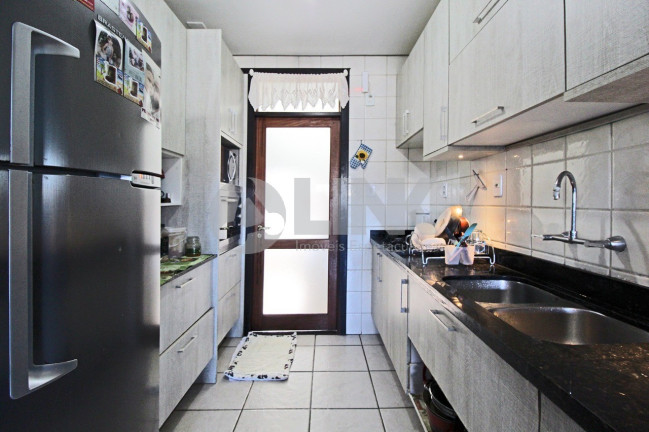Imagem Imóvel com 3 Quartos à Venda, 179 m² em Cristal - Porto Alegre