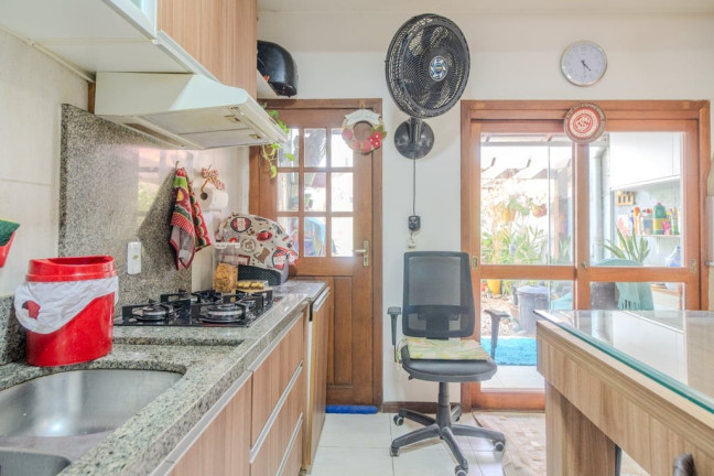 Imagem Casa com 2 Quartos à Venda, 127 m² em Vila Nova - Porto Alegre Imagem Casa com 2 Quartos à Venda, 127 m² em Vila Nova - Porto Alegre