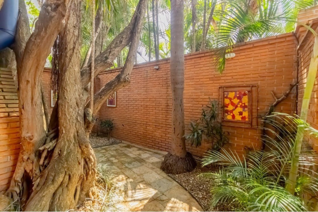Imagem Casa com 4 Quartos à Venda, em Moema - São Paulo Imagem Casa com 4 Quartos à Venda, em Moema - São Paulo