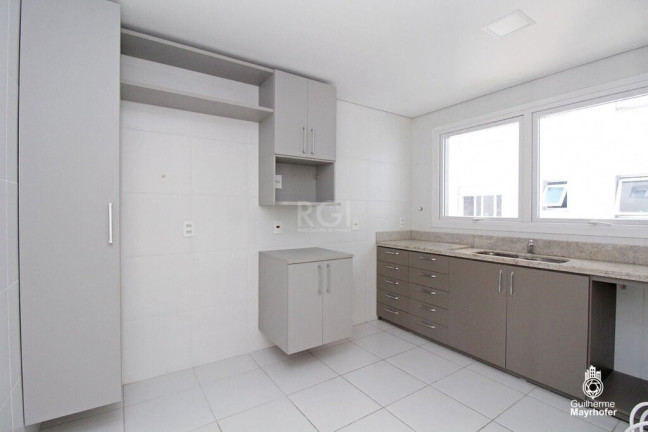 Imagem Imóvel com 4 Quartos à Venda, em Menino Deus - Porto Alegre Imagem Imóvel com 4 Quartos à Venda, em Menino Deus - Porto Alegre