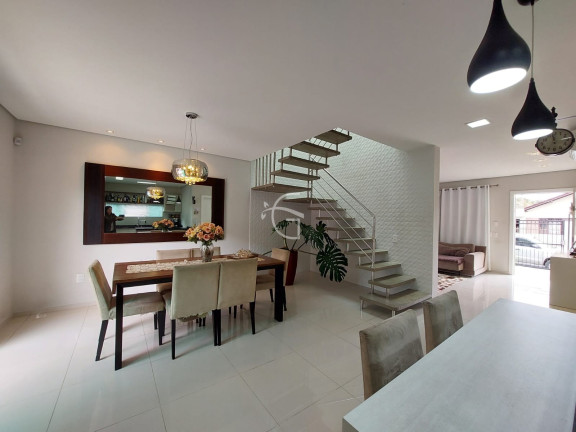 Imagem Casa com 3 Quartos à Venda,  em Floresta - Joinville