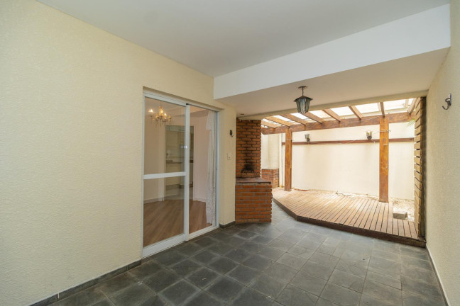 Imagem Sobrado com 3 Quartos para Alugar, 140 m² em São Braz - Curitiba Imagem Sobrado com 3 Quartos para Alugar, 140 m² em São Braz - Curitiba