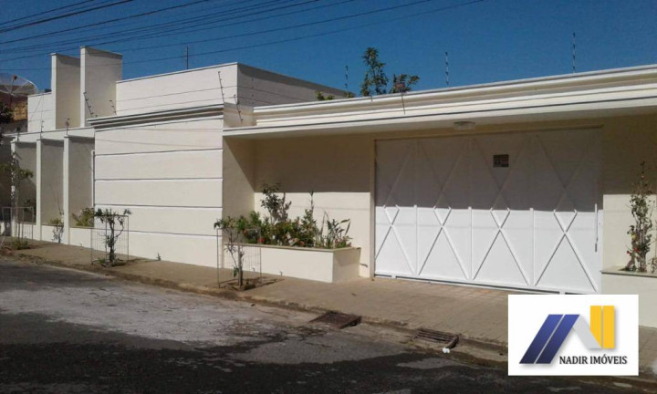 Casa com 3 Quartos à Venda, 600 m² em João Paulo Ii - Pouso Alegre