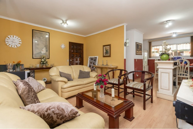 Casa com 3 Quartos à Venda, 200 m² em Cupecê - São Paulo