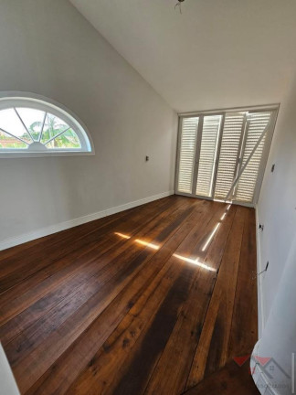 Imagem Sobrado com 4 Quartos à Venda, 411 m² em Glória - Joinville