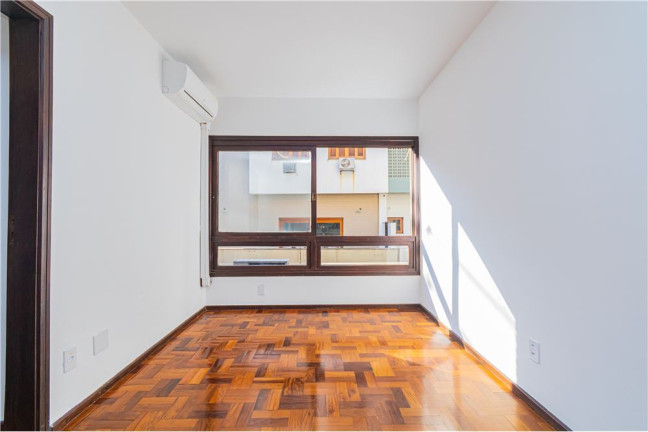 Imagem Imóvel com 2 Quartos à Venda, em Rio Branco - Porto Alegre Imagem Imóvel com 2 Quartos à Venda, em Rio Branco - Porto Alegre