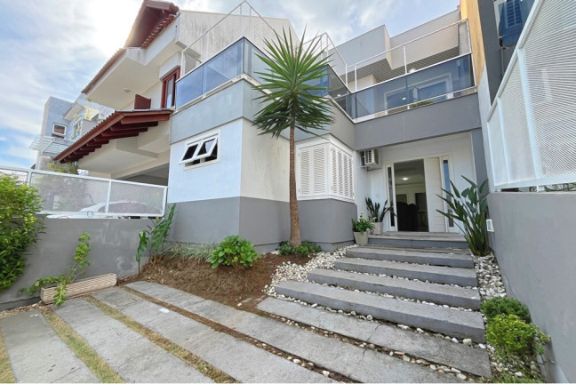 Imagem Casa com 3 Quartos à Venda, 210 m² em Hípica - Porto Alegre Imagem Casa com 3 Quartos à Venda, 210 m² em Hípica - Porto Alegre