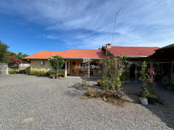 Casa à Venda, 266 m² em Barra Do Sai - Itapoá