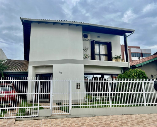 Casa com 4 Quartos à Venda, 240 m² em Centro - Torres
