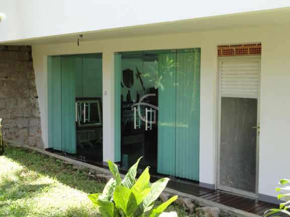 Imagem Casa com 5 Quartos à Venda, em Boa Vista - Joinville Imagem Casa com 5 Quartos à Venda, em Boa Vista - Joinville