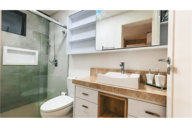 Imagem Imóvel com 2 Quartos à Venda, em Praia Dos Amores - Balneário Camboriú Imagem Imóvel com 2 Quartos à Venda, em Praia Dos Amores - Balneário Camboriú