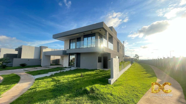 Casa de Condomínio com 4 Quartos à Venda, 330 m² em Petrópolis - Várzea Grande