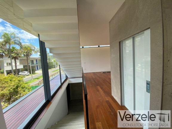 Imagem Casa com 4 Quartos à Venda, 680 m² em Praia Brava - Itajaí