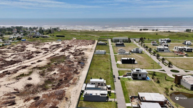 Imagem Casa de Condomínio com 4 Quartos à Venda, 187 m² em ---- - Capão Da Canoa Imagem Casa de Condomínio com 4 Quartos à Venda, 187 m² em ---- - Capão Da Canoa