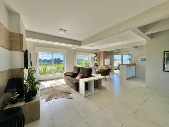Casa com 3 Quartos à Venda, 197 m² em Dubai - Capao Da Canoa