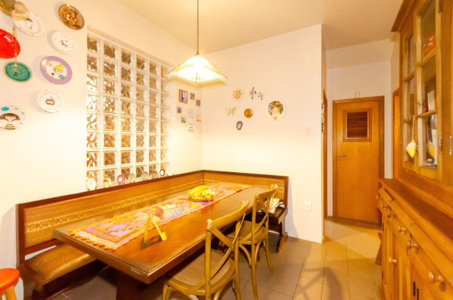 Imagem Casa com 4 Quartos à Venda, 332 m² em Petrópolis - Porto Alegre Imagem Casa com 4 Quartos à Venda, 332 m² em Petrópolis - Porto Alegre