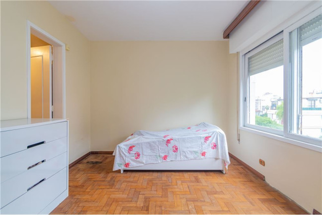 Imagem Imóvel com 3 Quartos à Venda, em Auxiliadora - Porto Alegre Imagem Imóvel com 3 Quartos à Venda, em Auxiliadora - Porto Alegre